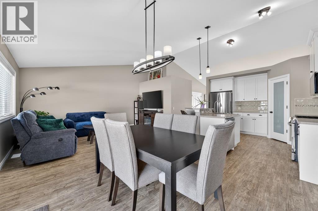 26 Mackenzie Way, Carstairs, Alberta  T0M 0N0 - Photo 14 - A2281360