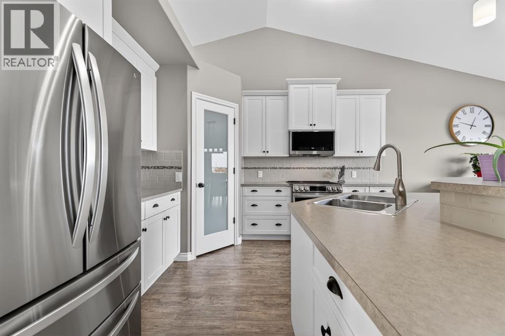 26 Mackenzie Way, Carstairs, Alberta  T0M 0N0 - Photo 10 - A2281360