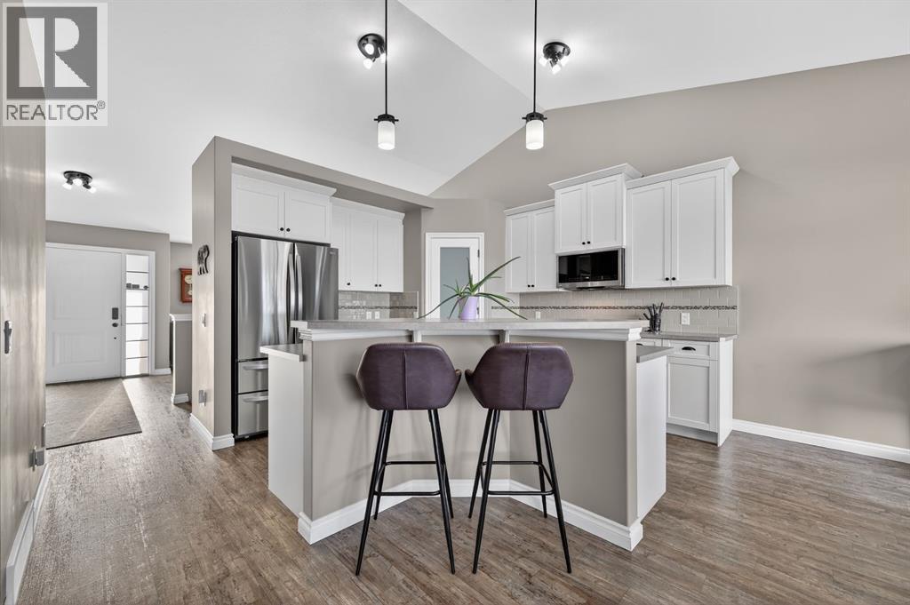 26 Mackenzie Way, Carstairs, Alberta  T0M 0N0 - Photo 8 - A2281360