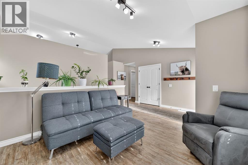 26 Mackenzie Way, Carstairs, Alberta  T0M 0N0 - Photo 6 - A2281360