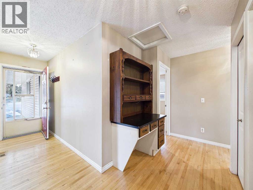 503 Dalcastle Mews Nw, Calgary, Alberta  T3A 2P3 - Photo 10 - A2283417