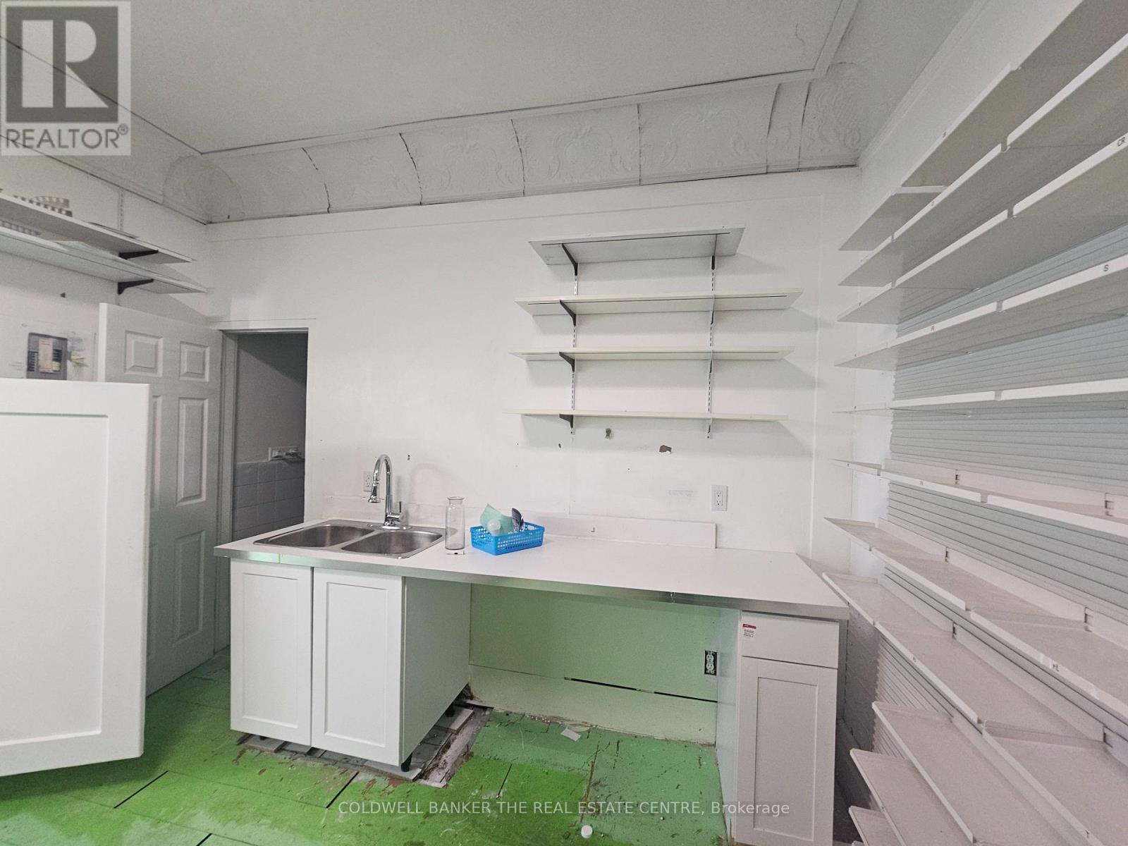 Unit #4 - 4570 Penetanguishene Road, Springwater, Ontario  L0L 1V0 - Photo 3 - S12189353