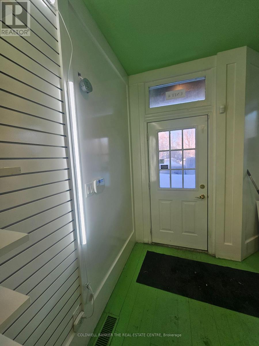 Unit #4 - 4570 Penetanguishene Road, Springwater, Ontario  L0L 1V0 - Photo 4 - S12189353