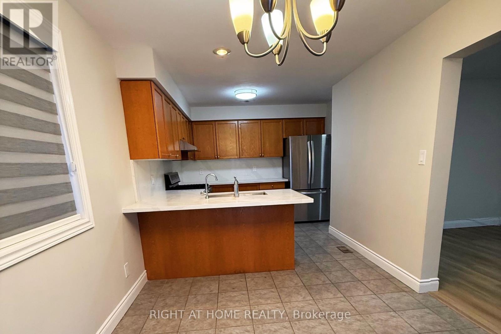 Upper - 80 Chrysler Crescent, Cambridge, Ontario  N3H 5S6 - Photo 14 - X12769482