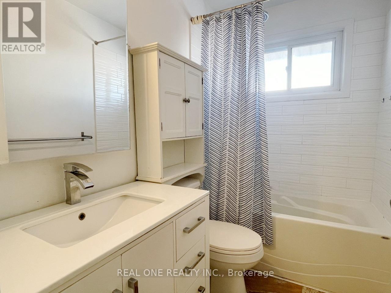 Upper - 99 Warren Avenue, Hamilton, Ontario  L9A 3C7 - Photo 12 - X12769488