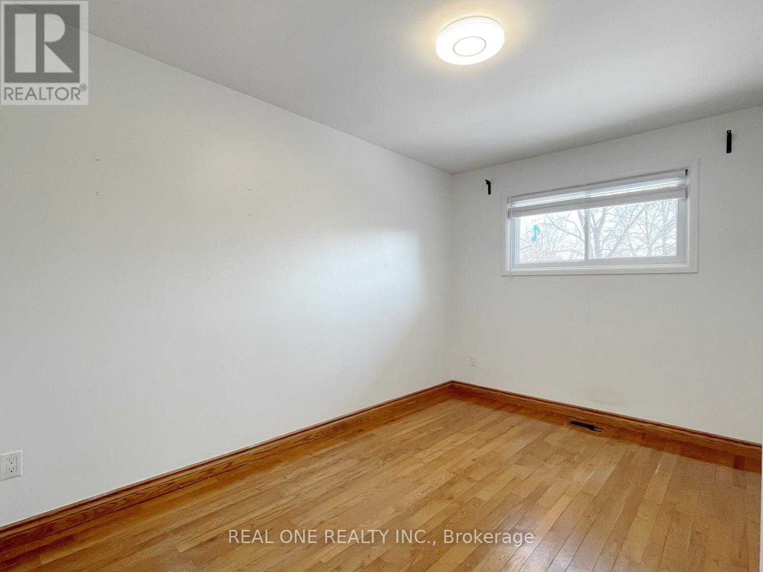 Upper - 99 Warren Avenue, Hamilton, Ontario  L9A 3C7 - Photo 13 - X12769488