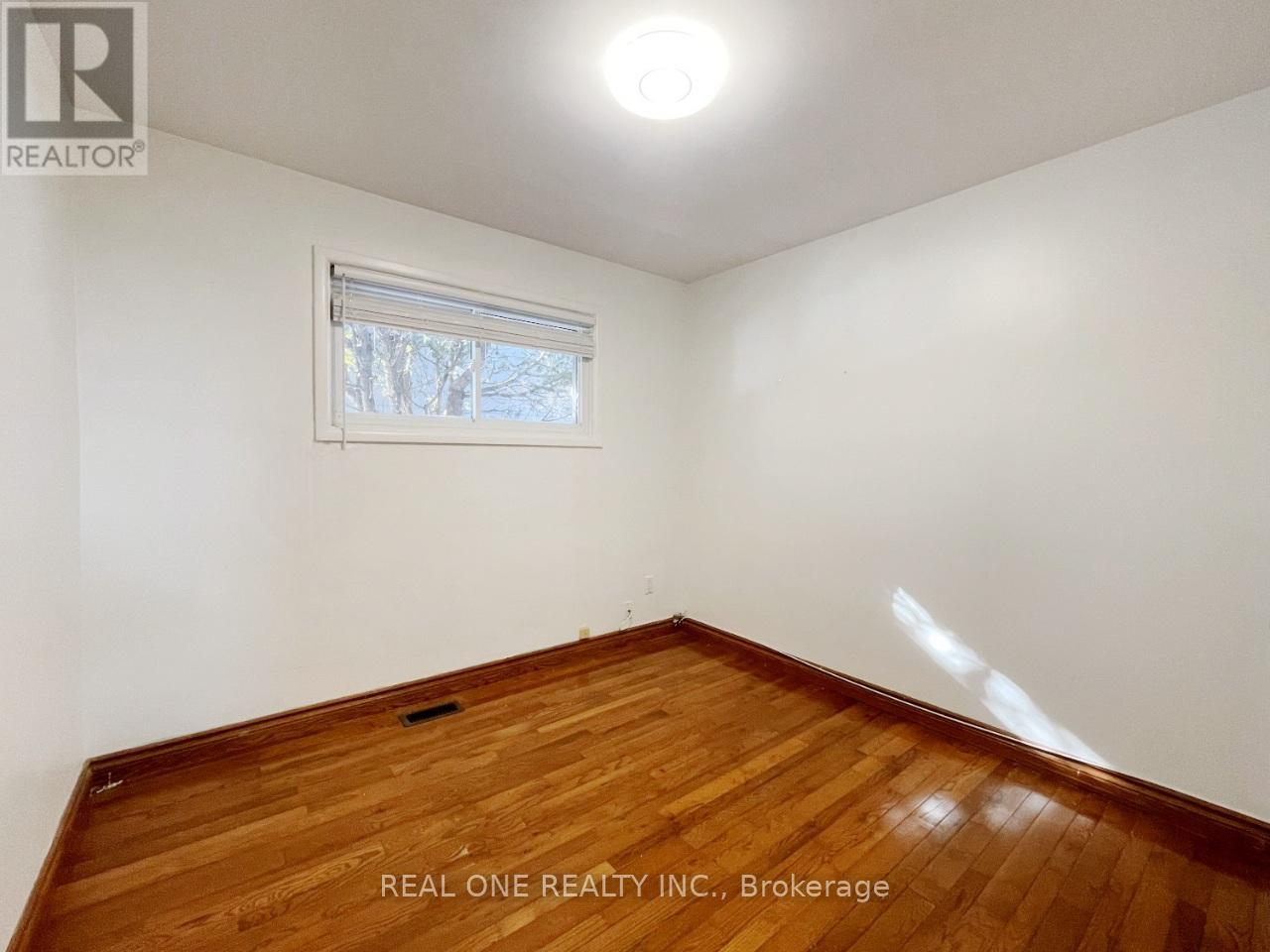 Upper - 99 Warren Avenue, Hamilton, Ontario  L9A 3C7 - Photo 17 - X12769488