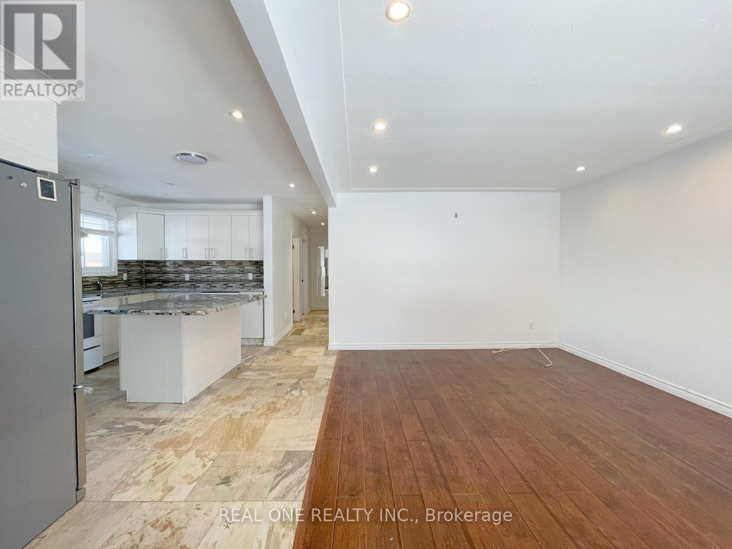 Upper - 99 Warren Avenue, Hamilton, Ontario  L9A 3C7 - Photo 3 - X12769488