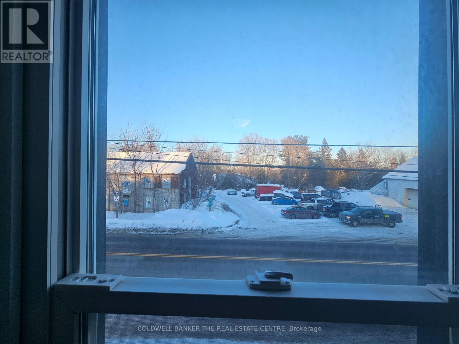 Unit #4 - 4570 Penetanguishene Road, Springwater, Ontario  L0L 1V0 - Photo 5 - S12189353