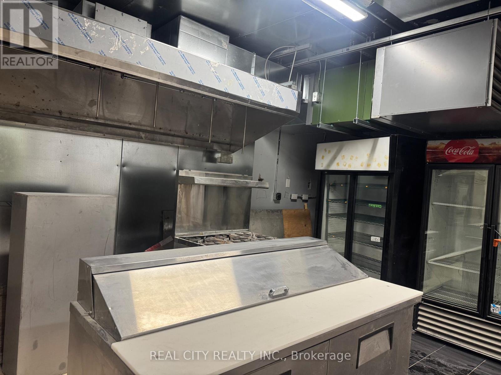 127 - 127 North Service Road E, Oakville (Cp College Park), Ontario  L6H 1A3 - Photo 5 - W12736888