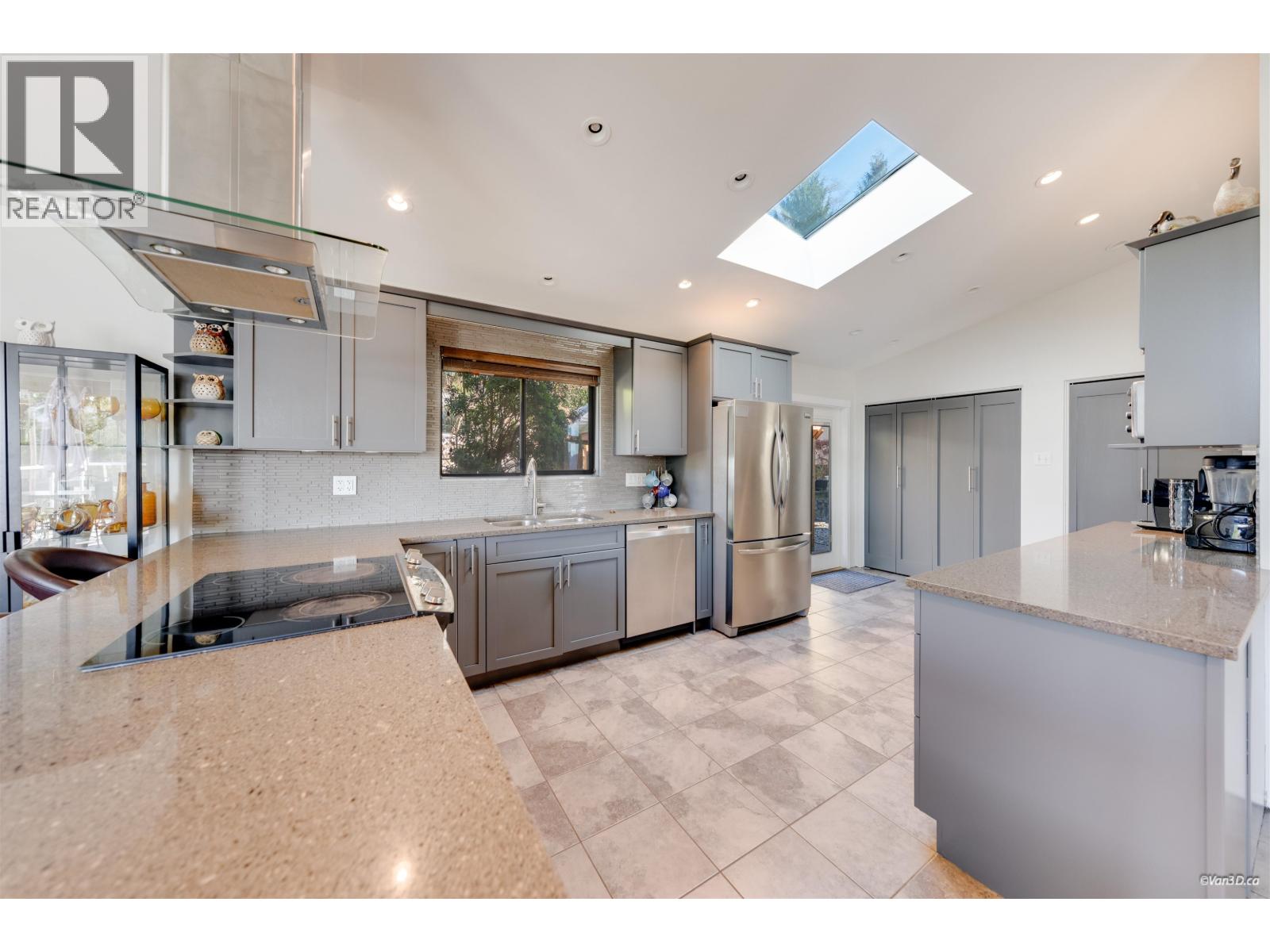 3 Crawford Bay, Port Moody, British Columbia  V3H 3N3 - Photo 8 - R3069231