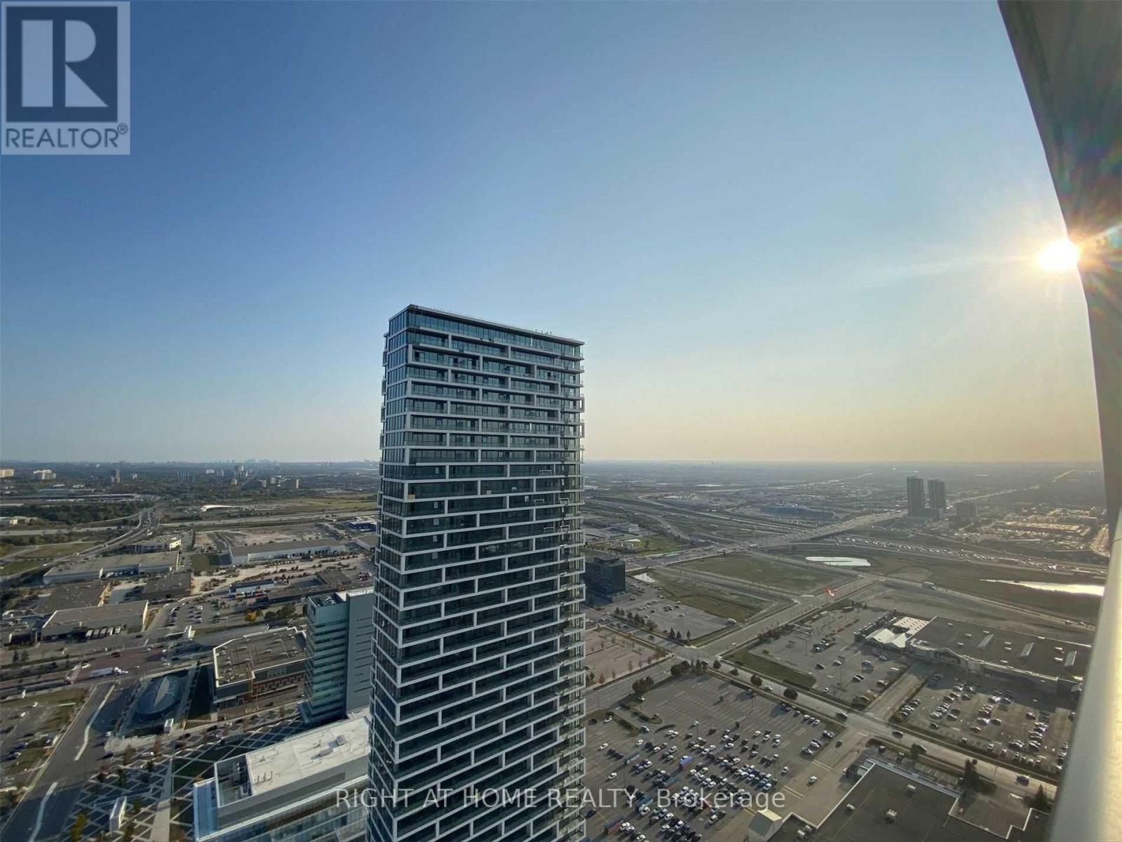 5703 - 898 Portage Parkway, Vaughan, Ontario  L4K 0J6 - Photo 3 - N12769492