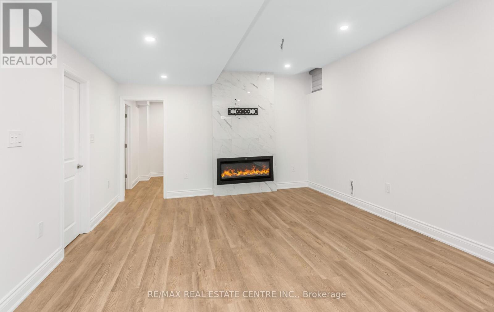 2379 Charles Cornwall Avenue, Oakville (Br Bronte), Ontario  L6M 5M5 - Photo 11 - W12769508