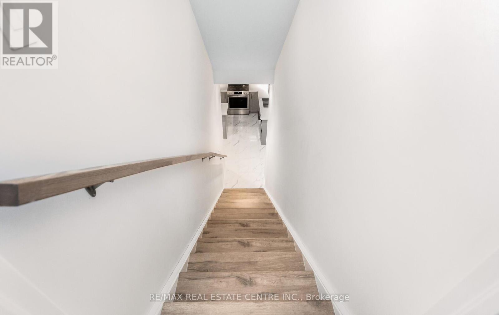 2379 Charles Cornwall Avenue, Oakville (Br Bronte), Ontario  L6M 5M5 - Photo 2 - W12769508