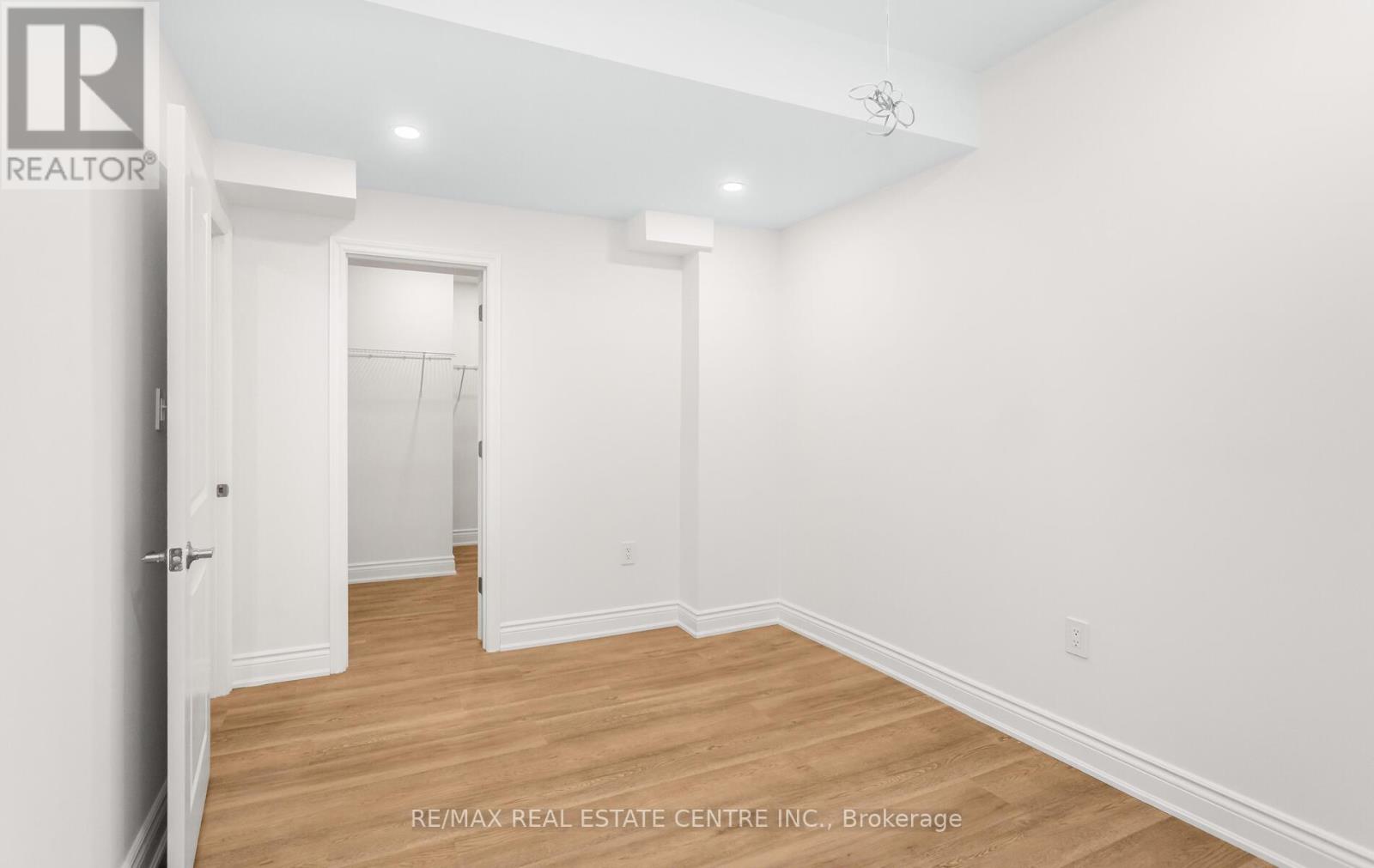 2379 Charles Cornwall Avenue, Oakville (Br Bronte), Ontario  L6M 5M5 - Photo 21 - W12769508