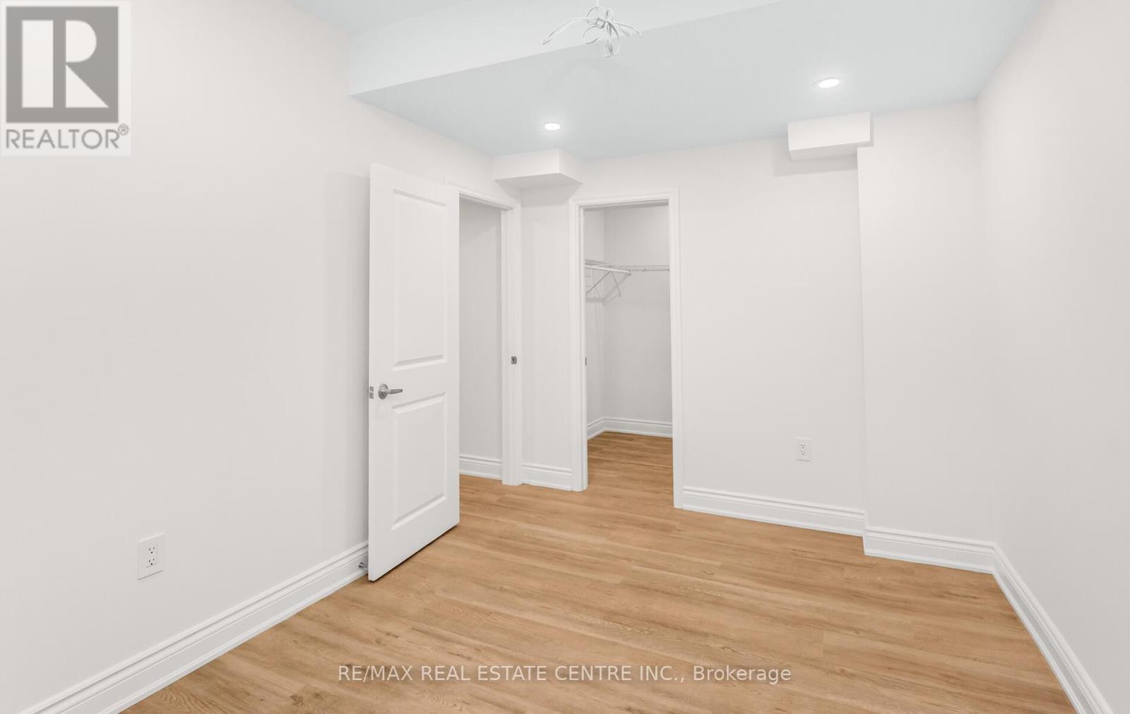 2379 Charles Cornwall Avenue, Oakville (Br Bronte), Ontario  L6M 5M5 - Photo 22 - W12769508