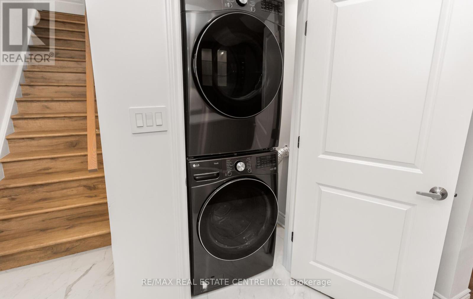 2379 Charles Cornwall Avenue, Oakville (Br Bronte), Ontario  L6M 5M5 - Photo 27 - W12769508