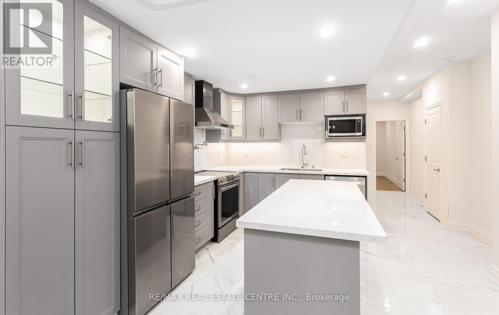 2379 Charles Cornwall Avenue, Oakville (Br Bronte), Ontario  L6M 5M5 - Photo 6 - W12769508