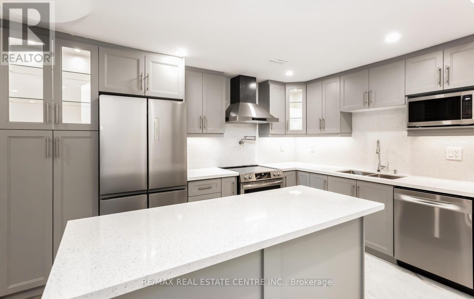 2379 Charles Cornwall Avenue, Oakville (Br Bronte), Ontario  L6M 5M5 - Photo 7 - W12769508