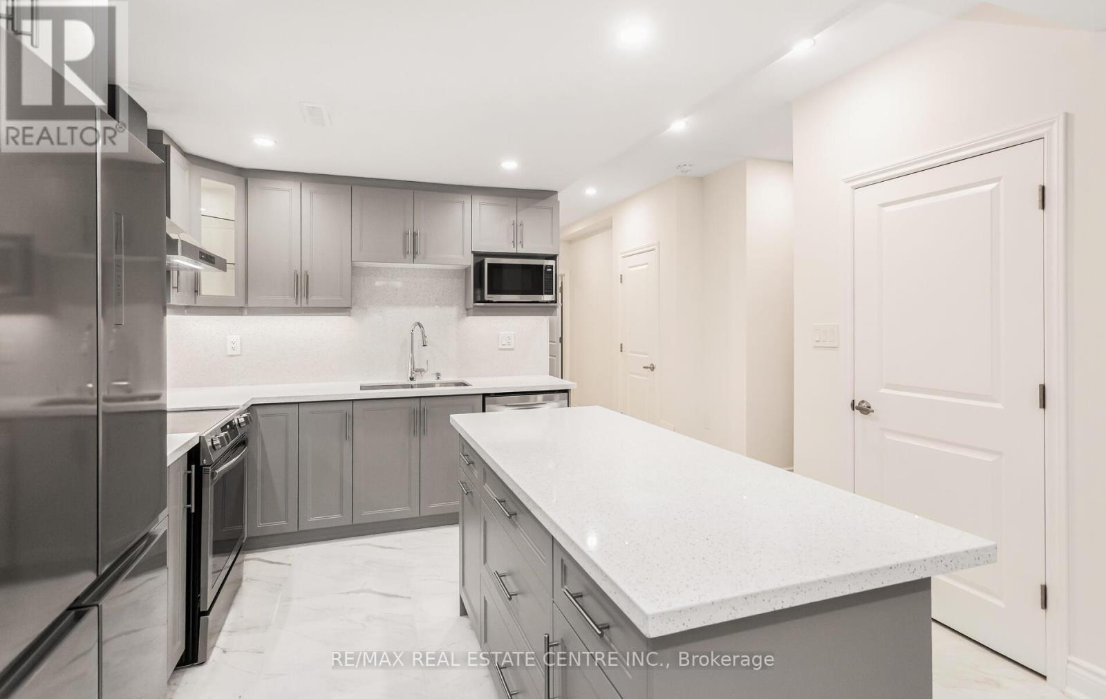 2379 Charles Cornwall Avenue, Oakville (Br Bronte), Ontario  L6M 5M5 - Photo 8 - W12769508