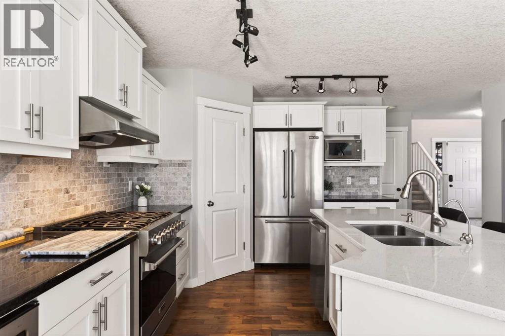 4 Cougarstone Square Sw, Calgary, Alberta  T3H 5J3 - Photo 17 - A2283347