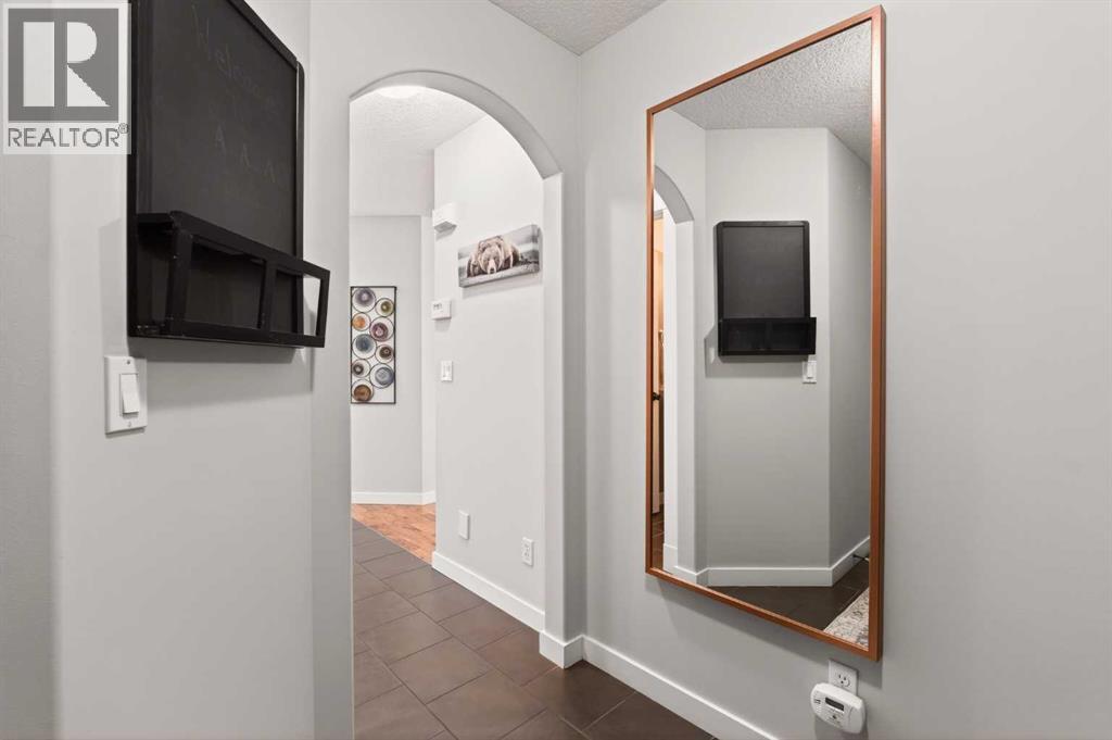 4 Cougarstone Square Sw, Calgary, Alberta  T3H 5J3 - Photo 4 - A2283347