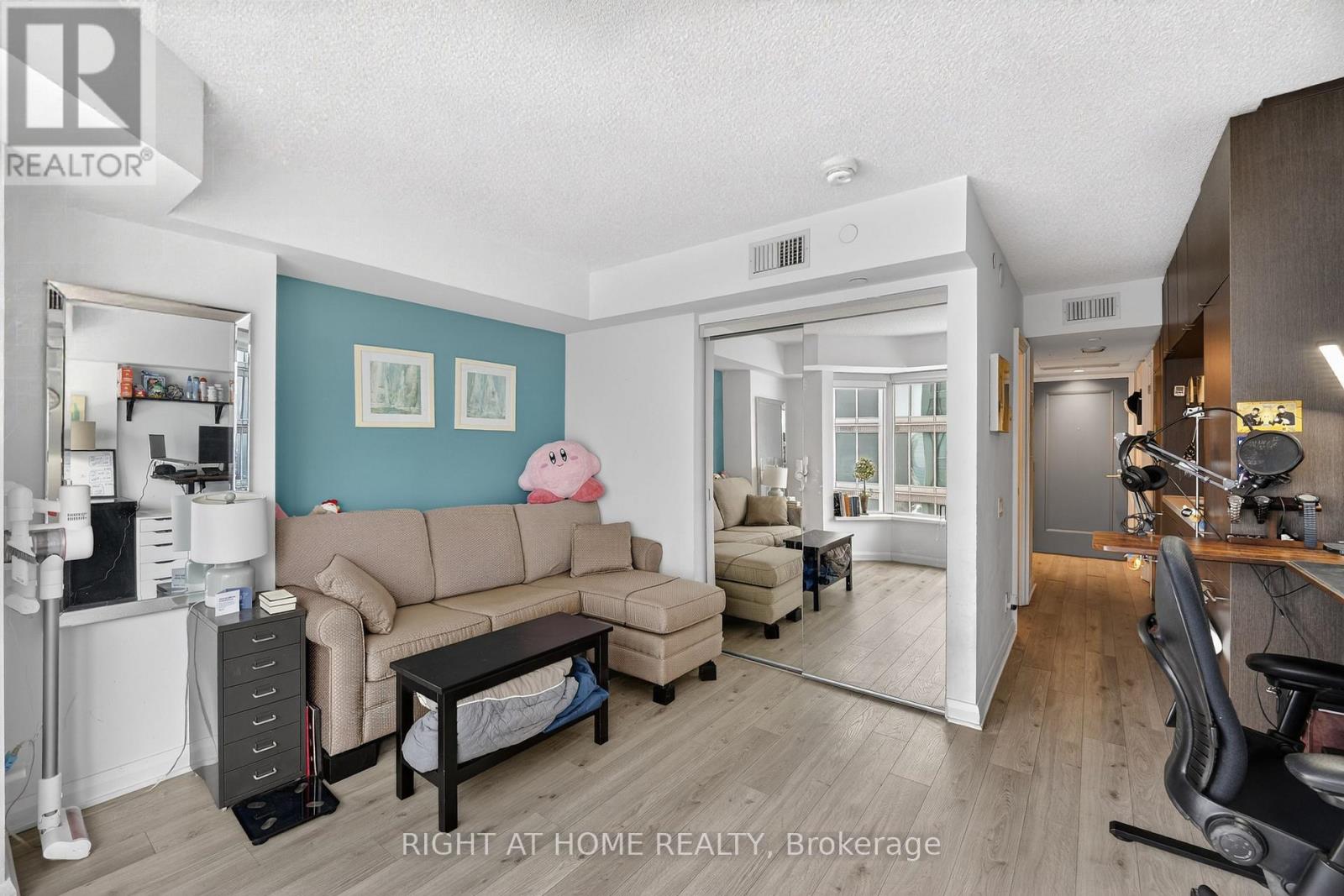 2512 - 155 Yorkville Avenue, Toronto, Ontario  M5R 1C4 - Photo 7 - C12769520