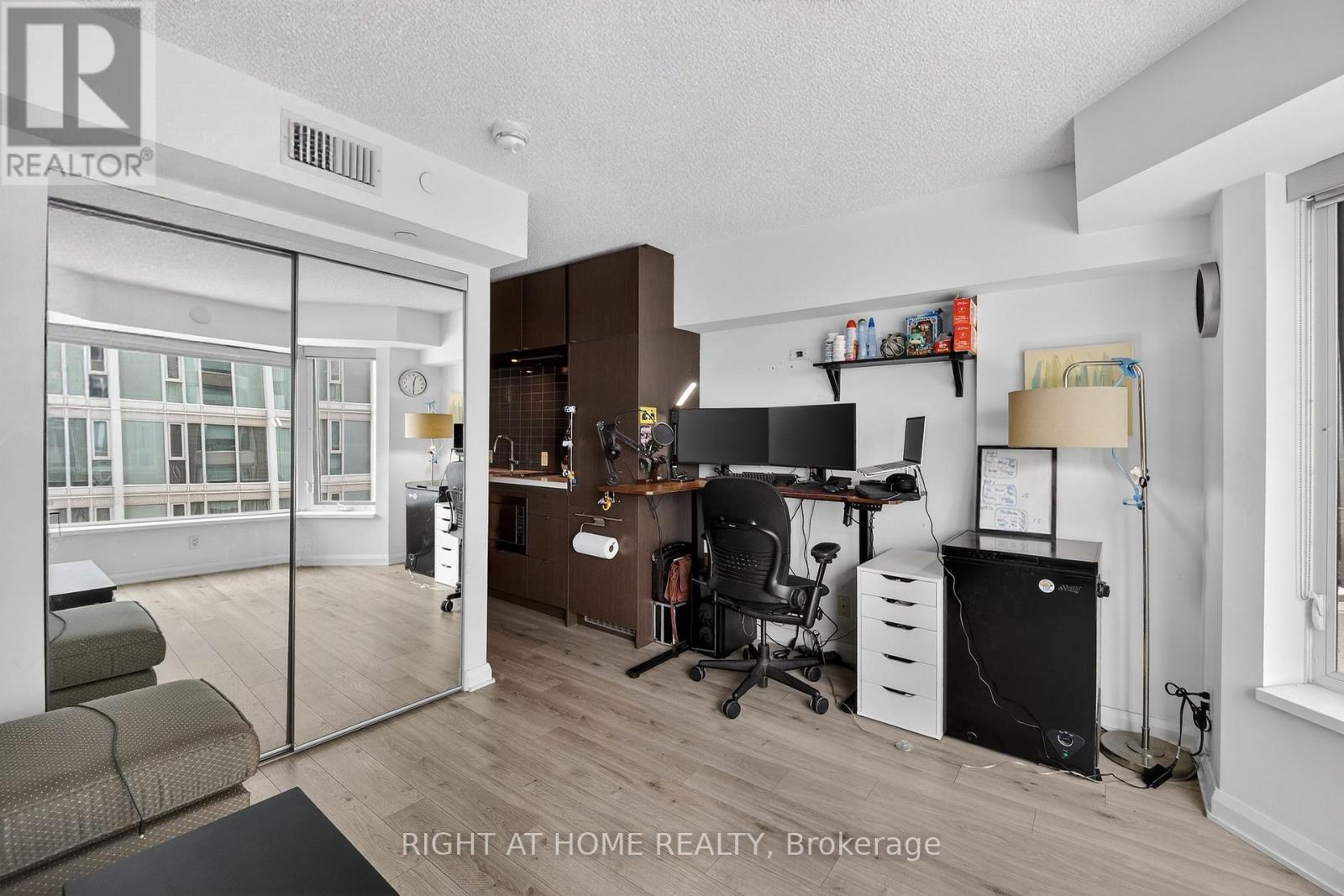 2512 - 155 Yorkville Avenue, Toronto, Ontario  M5R 1C4 - Photo 9 - C12769520