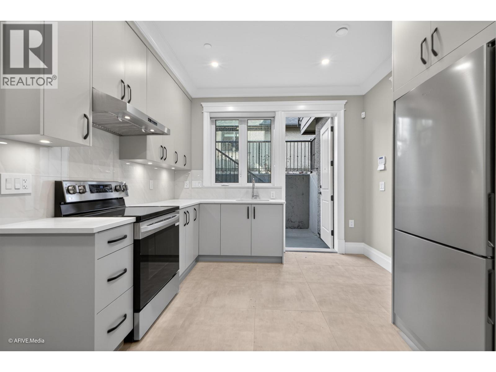 Listing Picture 35 of 40 : 3349 W 37TH AVENUE, Vancouver / 溫哥華 - 魯藝地產 Yvonne Lu Group - MLS Medallion Club Member