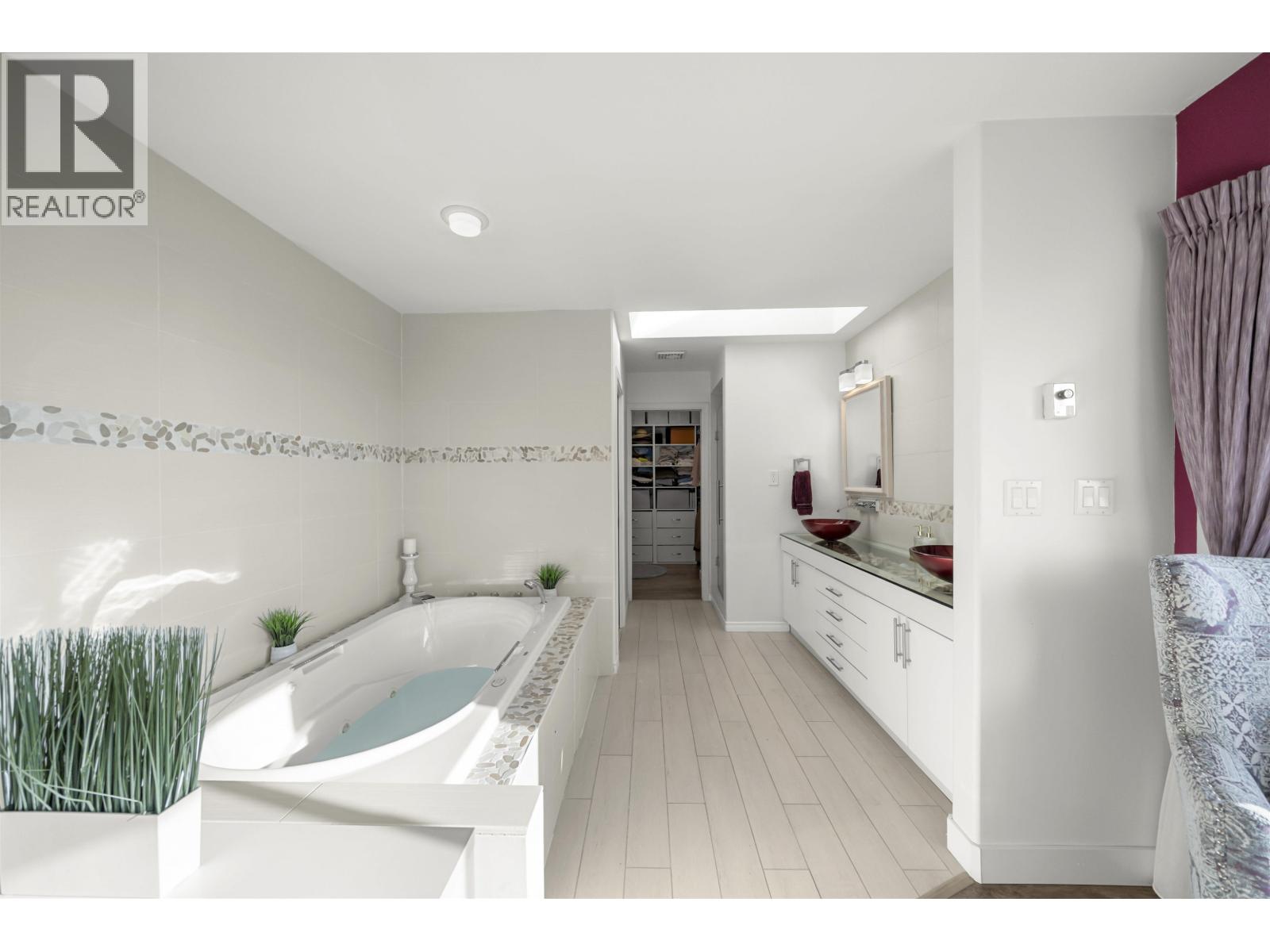 2258 Sorrento Drive, Coquitlam, British Columbia  V3K 6P4 - Photo 22 - R3070195