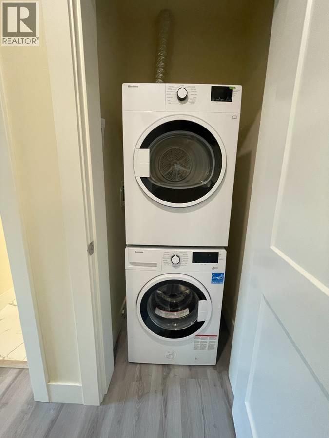 750 Grove, Burnaby, British Columbia  V5B 4G5 - Photo 10 - R3087421