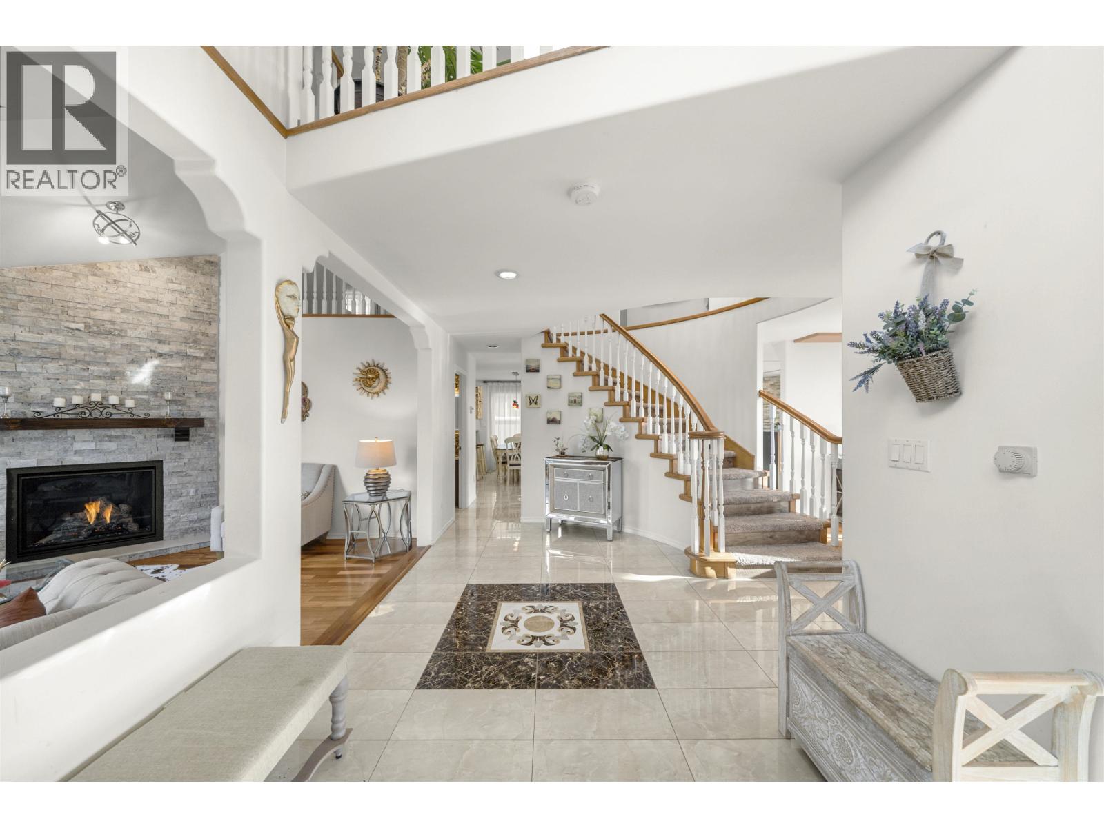 2258 Sorrento Drive, Coquitlam, British Columbia  V3K 6P4 - Photo 3 - R3070195