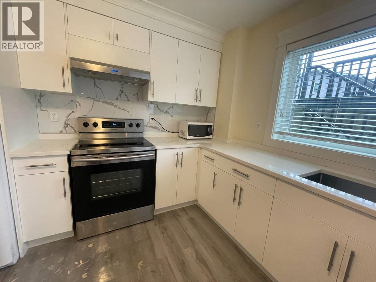 750 Grove, Burnaby, British Columbia  V5B 4G5 - Photo 4 - R3087421