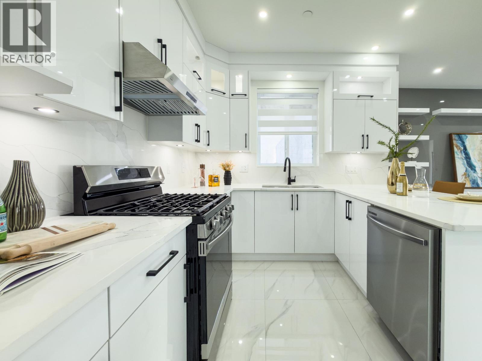 Listing Picture 8 of 19 : 2174 E 46TH AVENUE, Vancouver / 溫哥華 - 魯藝地產 Yvonne Lu Group - MLS Medallion Club Member