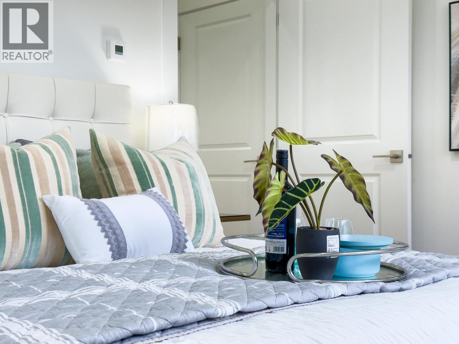 Listing Picture 15 of 19 : 2174 E 46TH AVENUE, Vancouver / 溫哥華 - 魯藝地產 Yvonne Lu Group - MLS Medallion Club Member