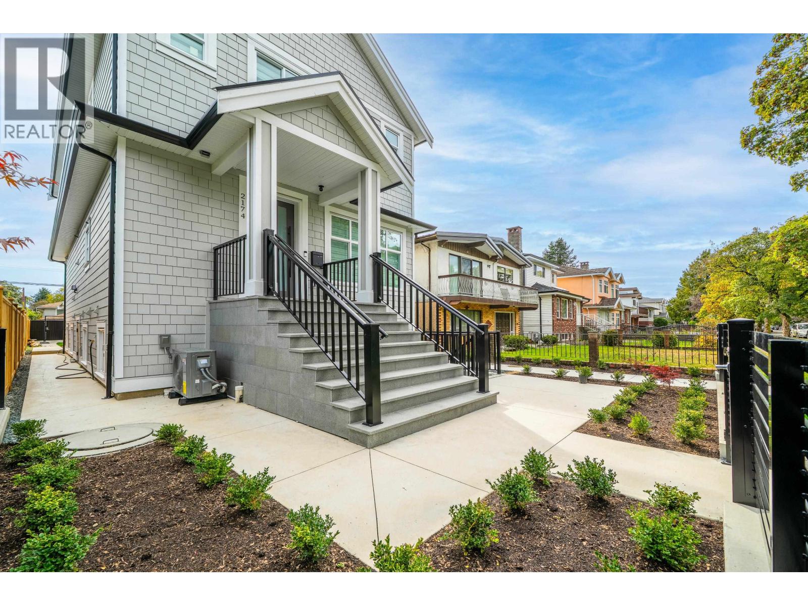 Listing Picture 18 of 19 : 2174 E 46TH AVENUE, Vancouver / 溫哥華 - 魯藝地產 Yvonne Lu Group - MLS Medallion Club Member