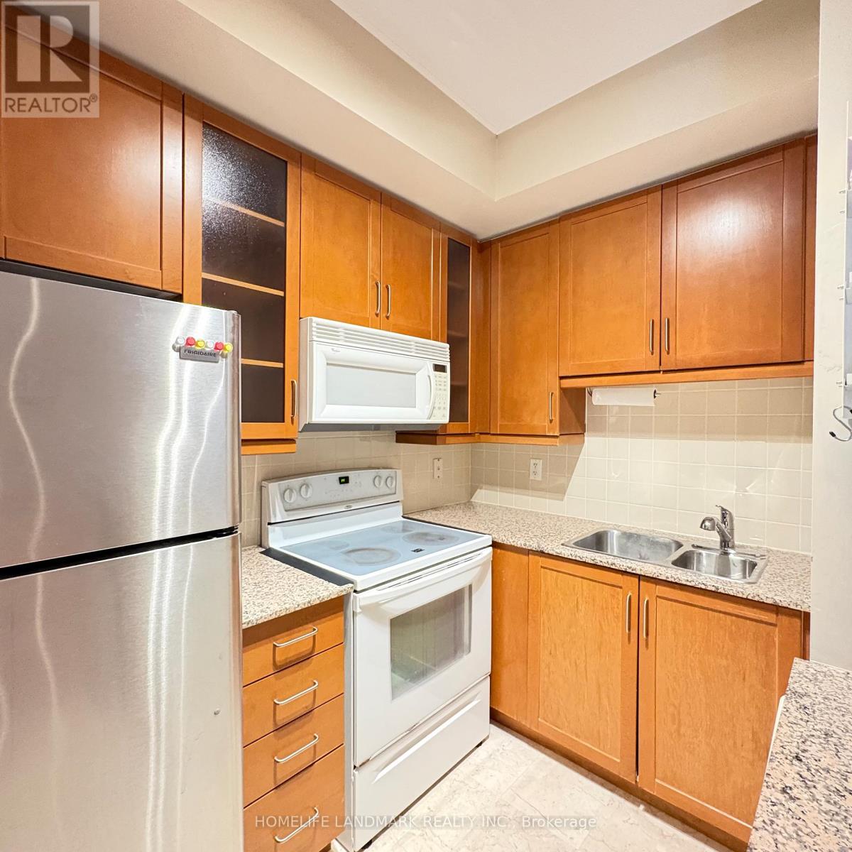 60 Byng Avenue, Toronto (Willowdale East), Ontario  M2N 4K3 - Photo 7 - C12769550