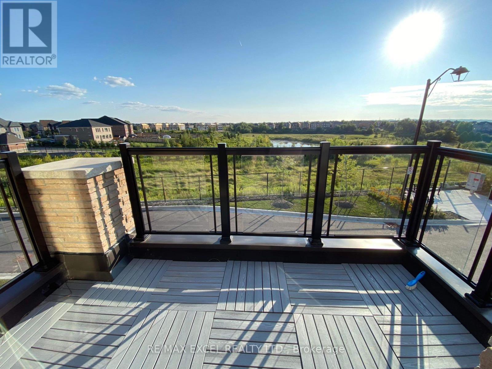 24 STUBBS LANE, aurora, Ontario