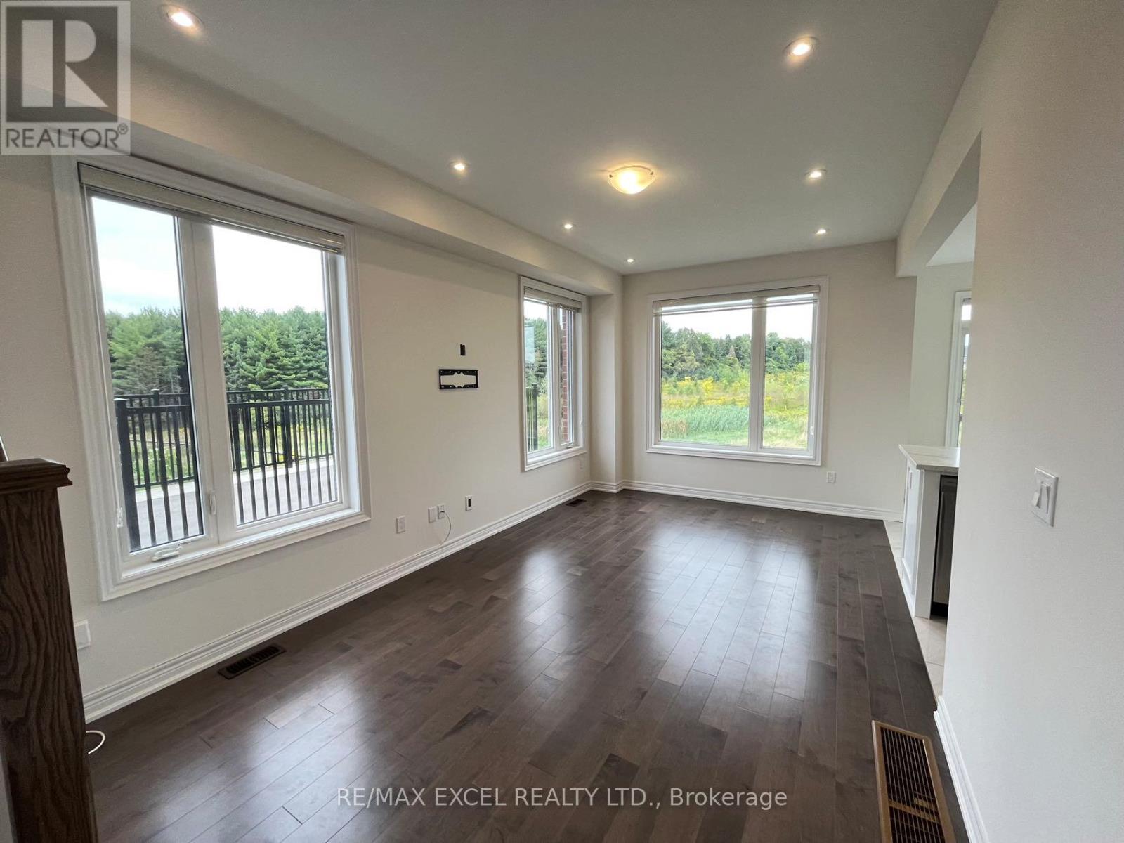 24 Stubbs Lane, Aurora, Ontario  L4G 3Y3 - Photo 4 - N12769570