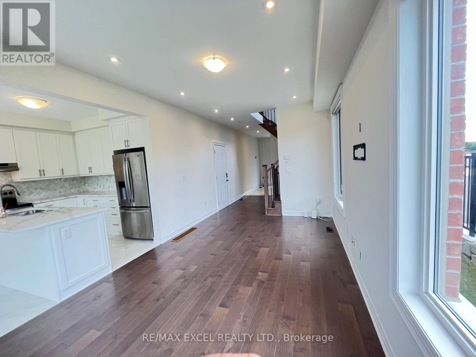 24 Stubbs Lane, Aurora, Ontario  L4G 3Y3 - Photo 5 - N12769570