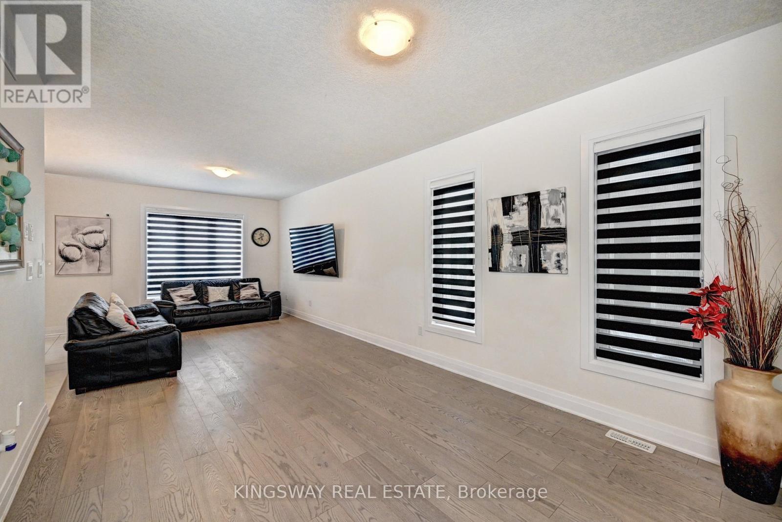 520 Nathalie Crescent, Kitchener, Ontario  N2E 0C9 - Photo 5 - X12769588