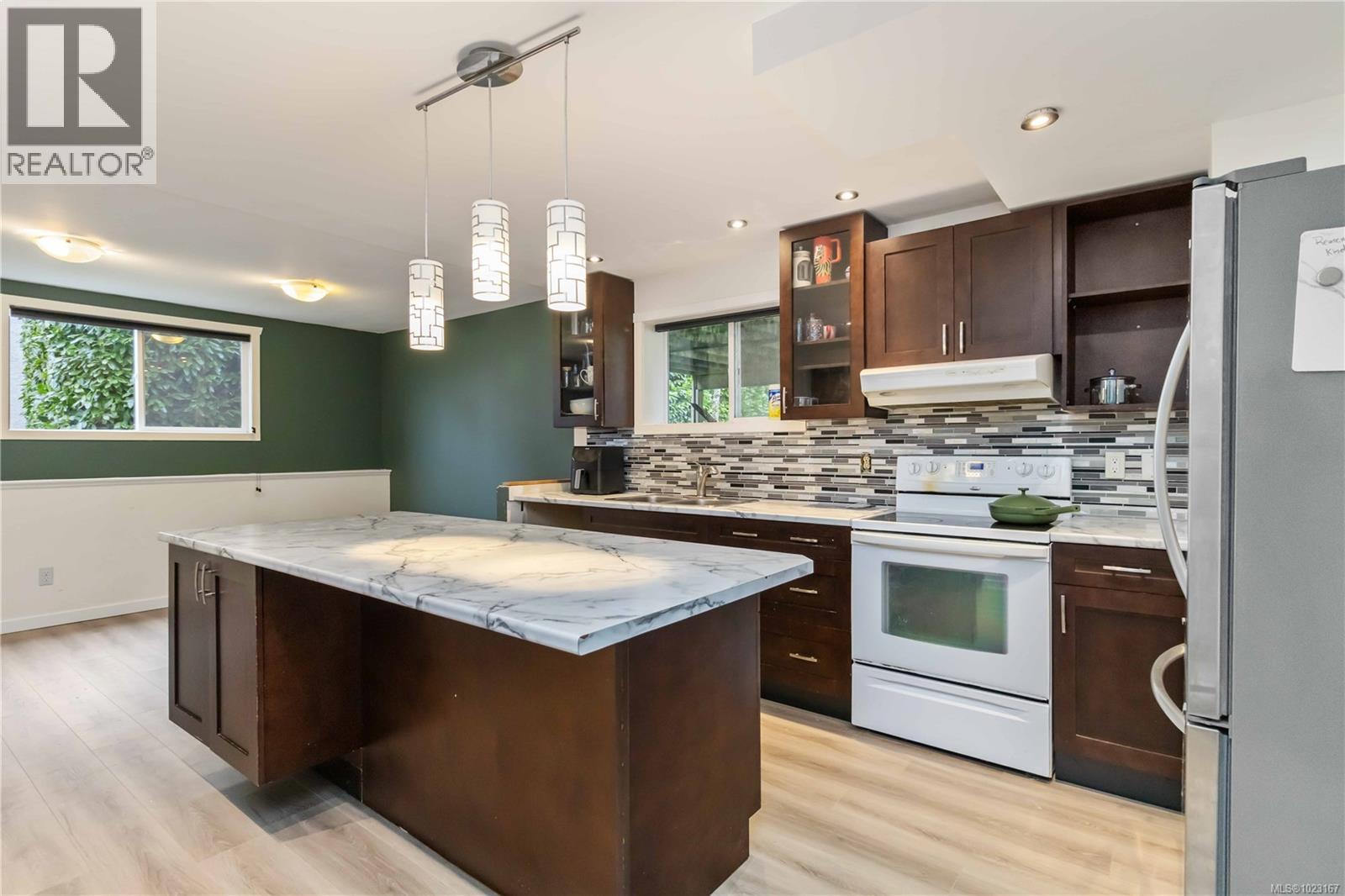 4370 Elnido Cres, Saanich, British Columbia  V8N 4Z6 - Photo 28 - 1023167