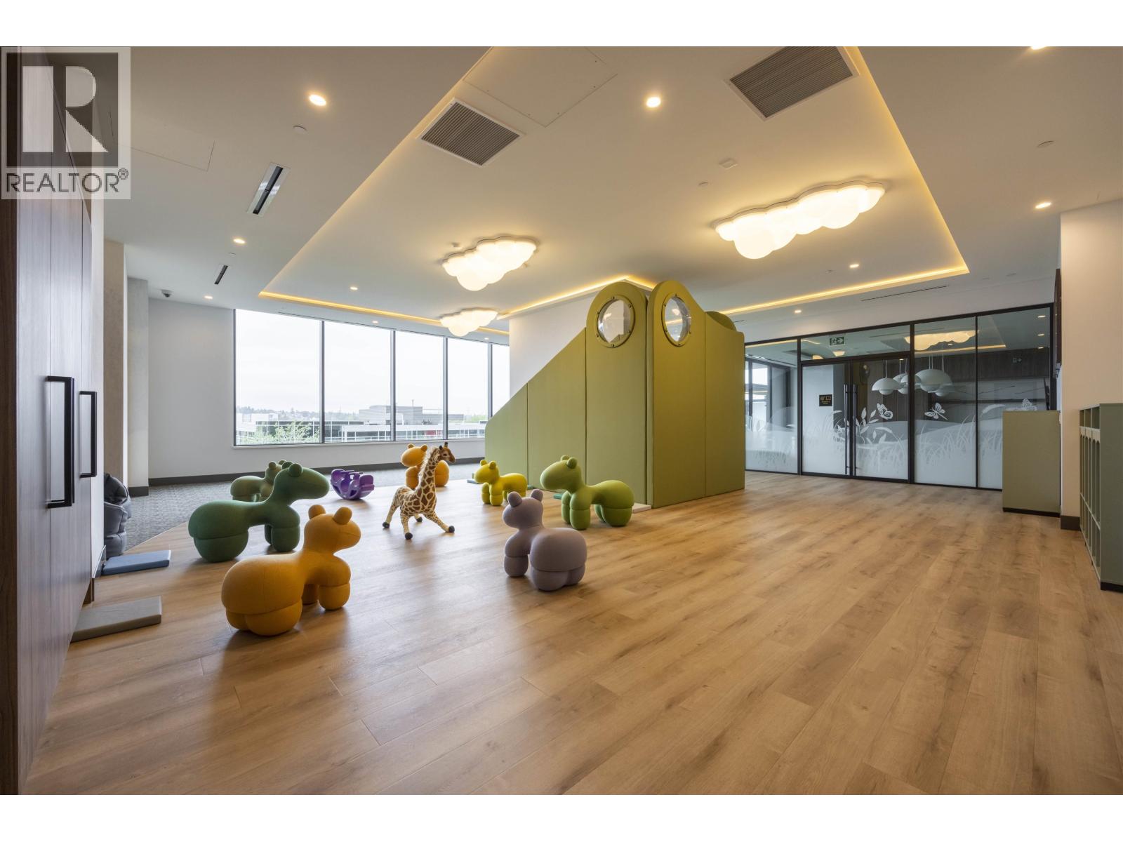 Listing Picture 26 of 37 : 909 2108 GILMORE AVENUE, Burnaby / 本拿比 - 魯藝地產 Yvonne Lu Group - MLS Medallion Club Member