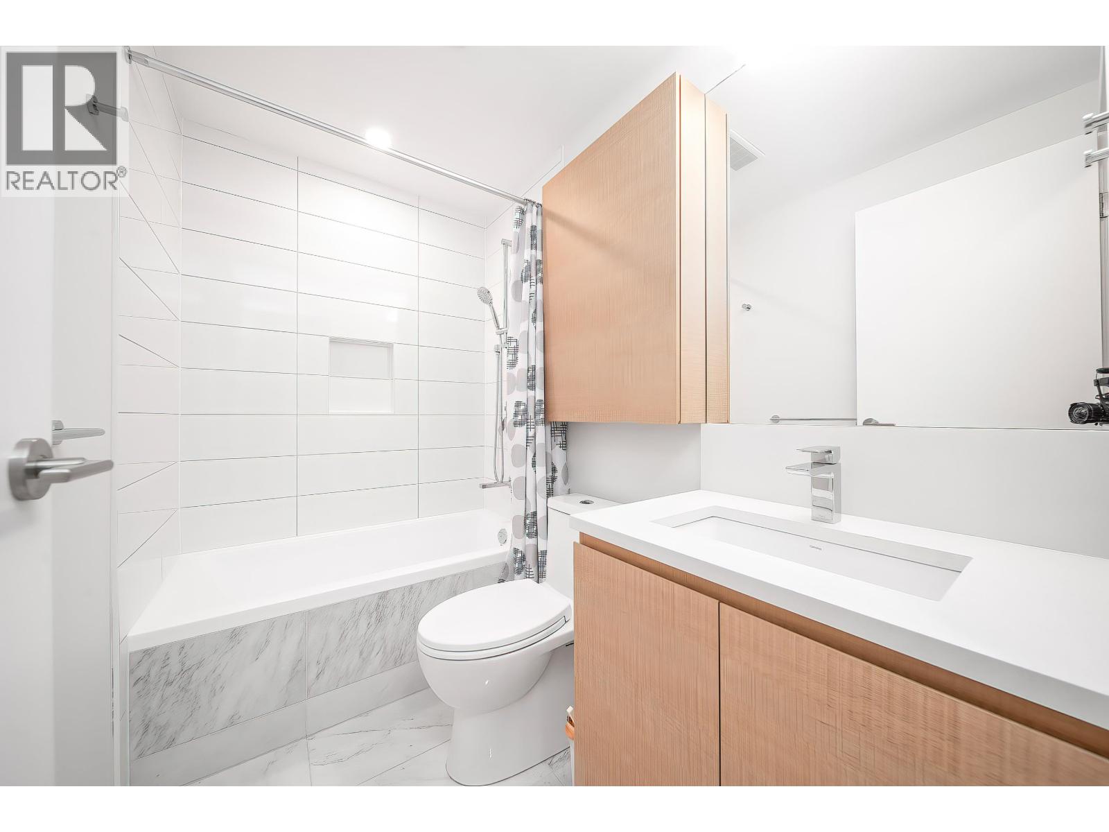 Listing Picture 18 of 37 : 909 2108 GILMORE AVENUE, Burnaby / 本拿比 - 魯藝地產 Yvonne Lu Group - MLS Medallion Club Member