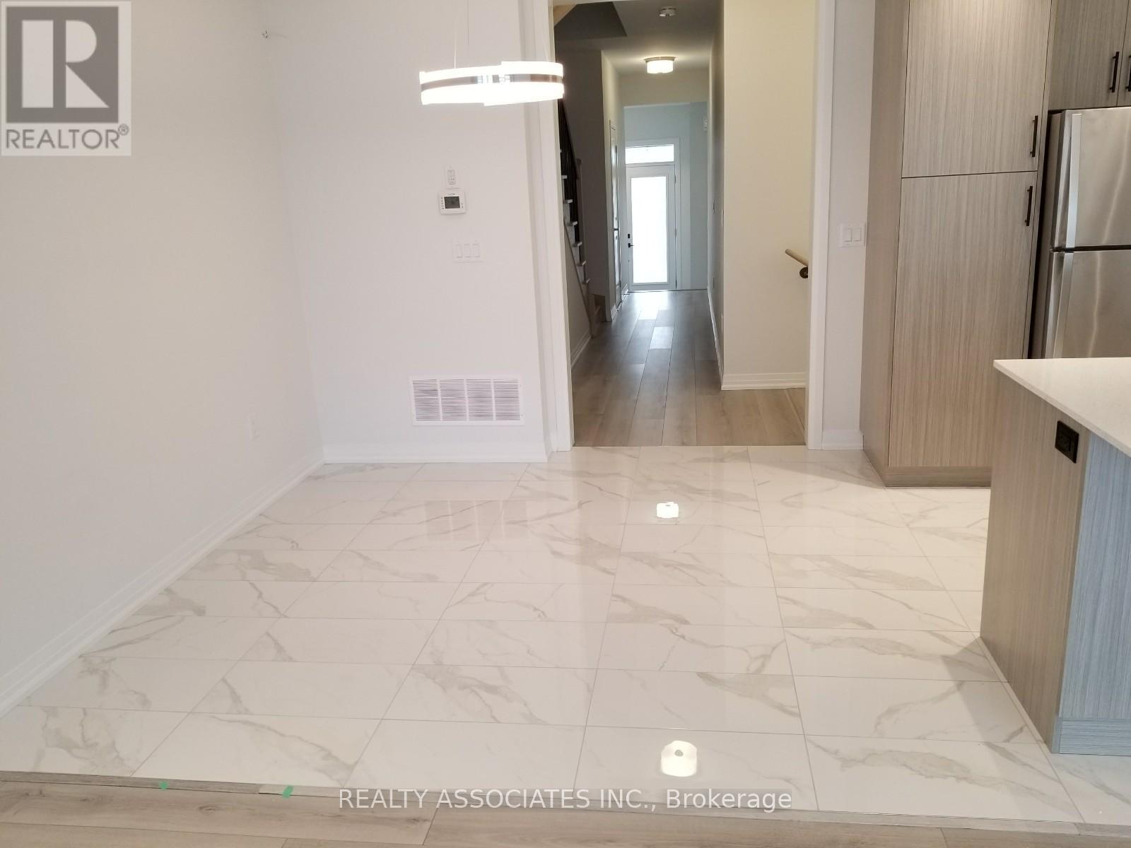 71 Schmeltzer Crescent, Richmond Hill, Ontario  L4E 1J1 - Photo 6 - N12734310