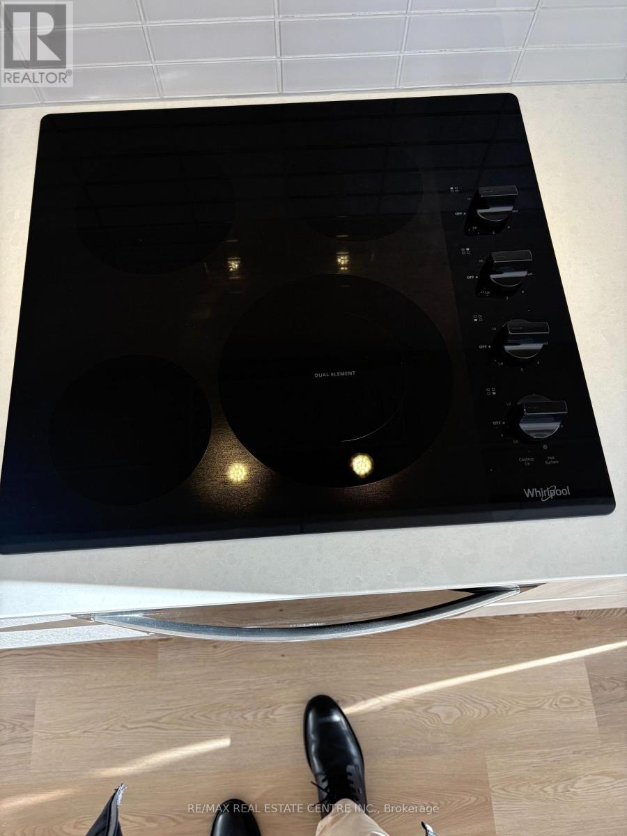 4209 - 395 Square One Drive, Mississauga (City Centre), Ontario  L5B 0P6 - Photo 12 - W12769604