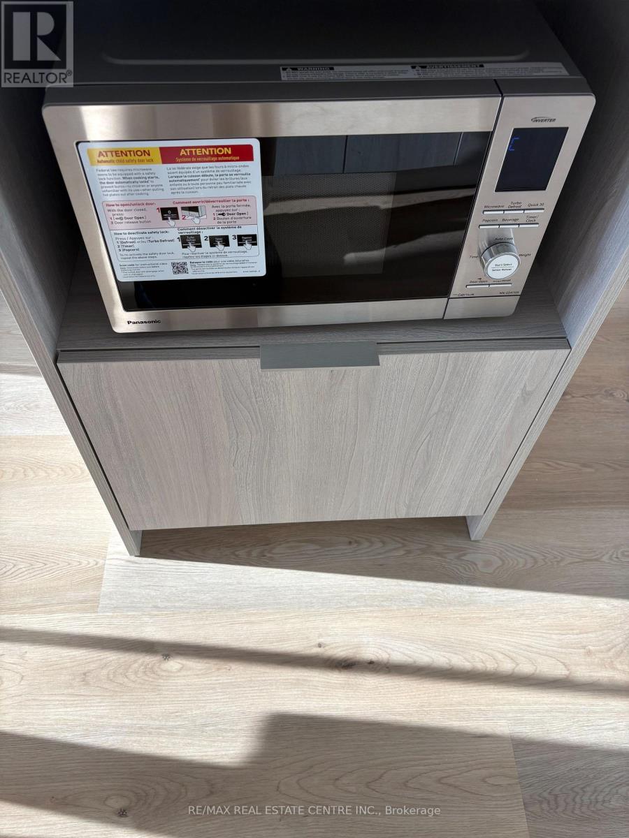 4209 - 395 Square One Drive, Mississauga (City Centre), Ontario  L5B 0P6 - Photo 14 - W12769604