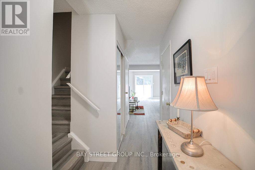 28 - 2200 Glenwood School Drive, Burlington (Freeman), Ontario  L7R 4H7 - Photo 4 - W12769612