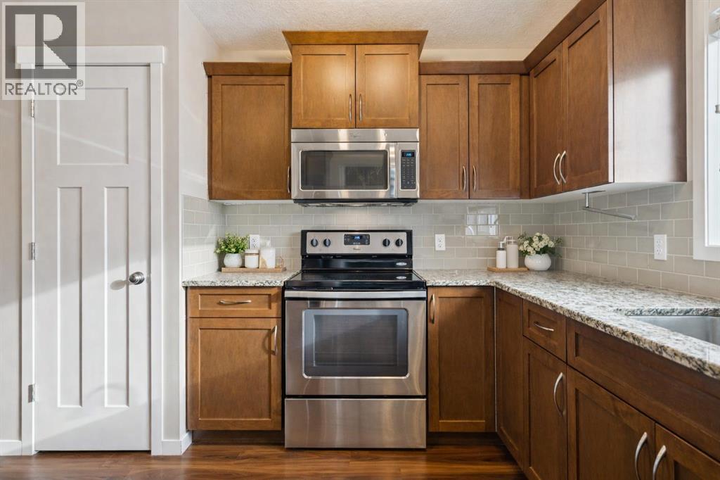 173 Willow Green, Cochrane, Alberta  T4C 0Y9 - Photo 4 - A2282481