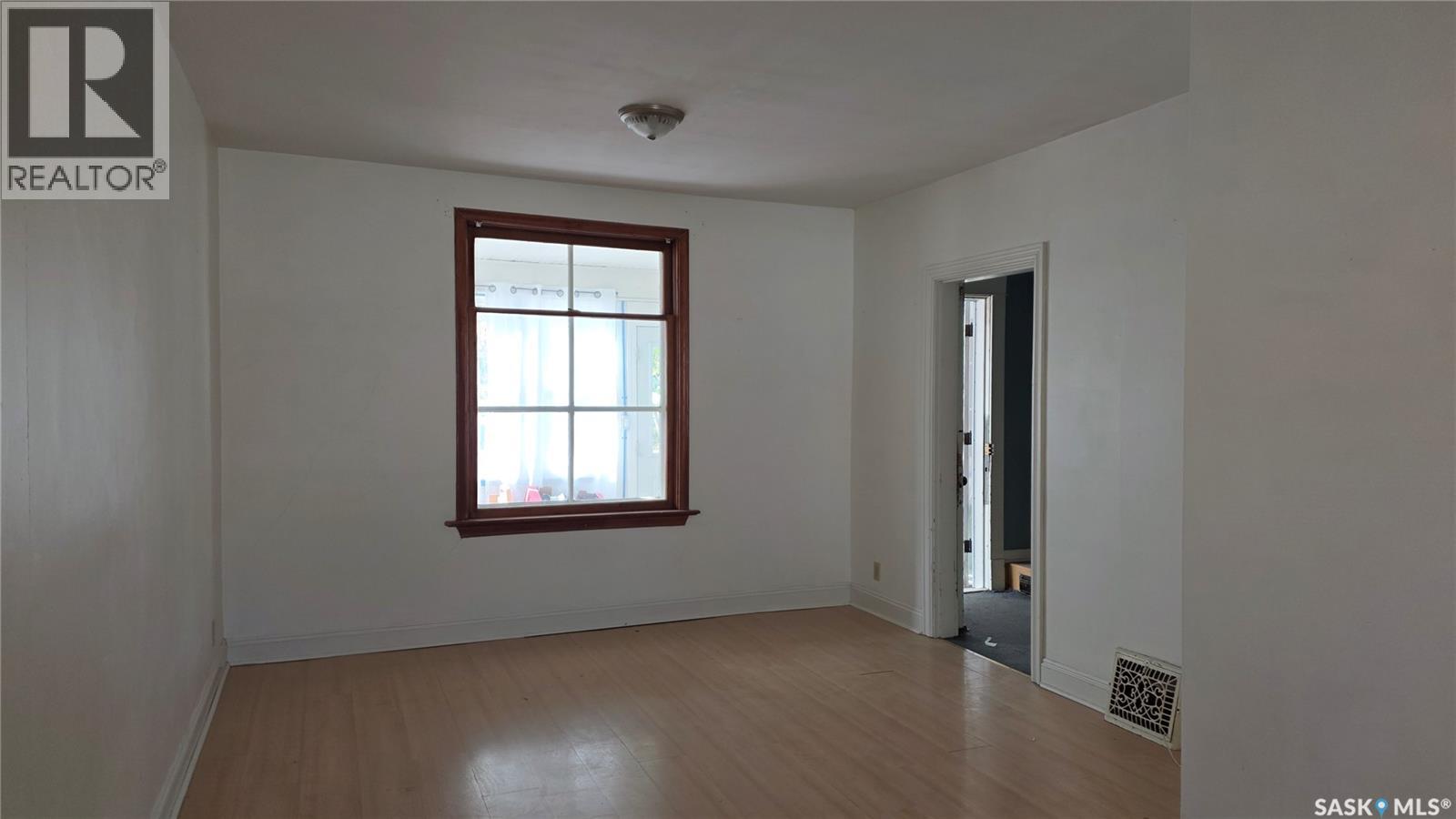 2143 Cameron Street, Regina, Saskatchewan  S4T 2V7 - Photo 3 - SK021155